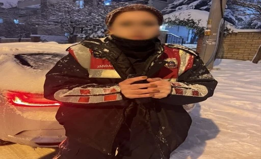 SAHTE JANDARMA KIYAFETİYLE KAMUOYUNU YANILTAN ŞAHIS YAKALANDI