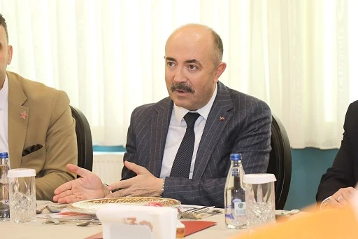 &ldquo;HAYDİ GAZİANTEP KORUYUCU AİLE OLALIM&rdquo; VE &ldquo;SOFRANDA BANA DA YER VAR MI?&rdquo; TEMALI YEMEK ALTLIKLARI TANITILDI