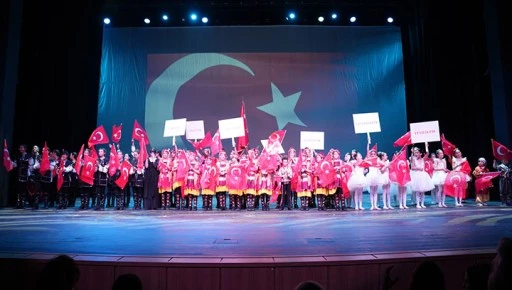 ŞEHİTKAMİL&rsquo;DE 29 EKİM COŞKUSU CUMHURİYET DANSI İLE TA&Ccedil;LANDI