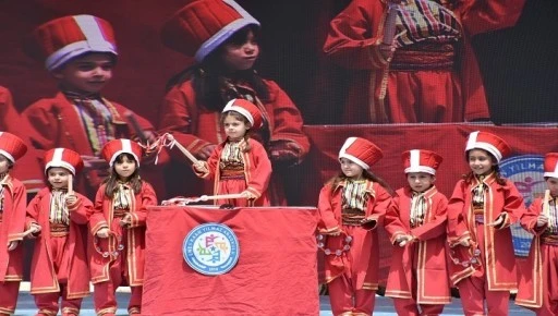 MİNİK MEHTERANLAR ŞAHİNBEY ER MEYDANI&rsquo;NDA ALKIŞLANDI