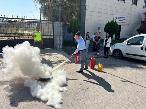 NİZİP TİCARET ODASI PERSONELİNE YANGIN SÖNDÜRME TATBİKATI GERÇEKLEŞTİRİLDİ