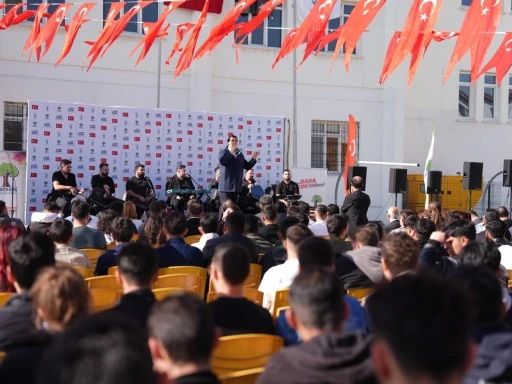 BAŞKAN YILMAZ LİSE VE &Uuml;NİVERSİTE &Ouml;ĞRENCİLERİ İLE BULUŞTU