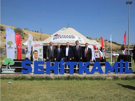 ŞEHİTKAMİL BELEDİYESİ AHLAT&rsquo;TA YERİNİ ALDI
