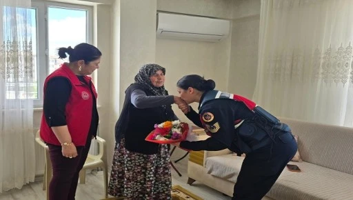 ANNELER G&Uuml;N&Uuml;NDE JANDARMADAN ANLAMLI ZİYARET 