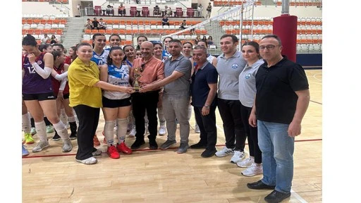 2. BETÜL ÇOBAN VOLEYBOL TURNUVASINDA ŞAMPİYON MERİNOS SPOR OLDU.