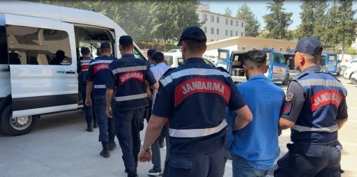 SOSYAL MEDYA DOLANDIRICILARI JANDARMANIN SİBER AĞINA TAKILDI