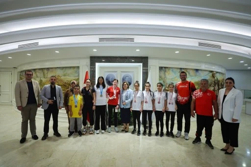 GAZİANTEP BÜYÜKŞEHİR’İN BAŞARILI SPORCULARI, BAŞKAN FATMA ŞAHİN İLE BULUŞTU 