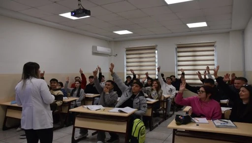 KARATAŞ K&Uuml;LT&Uuml;R MERKEZİ&rsquo;NDE YKS VE LGS ADAYLARINA &Uuml;CRETSİZ DERSHANE DESTEĞİ