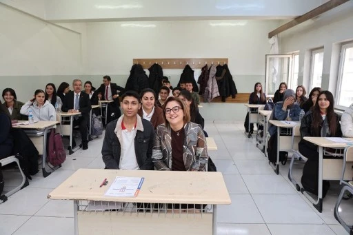 BAŞKAN ŞAHİN, BU YILIN İLK DENEME SINAVINDA &Ouml;ĞRENCİLERLE BİR ARAYA GELDİ
