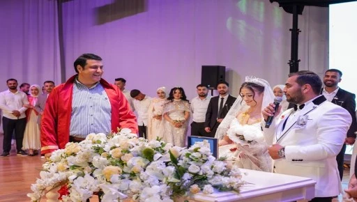 ŞEHİTKAMİL&rsquo;DE 06.06.2026 YOĞUNLUĞU  BAŞKAN YILMAZ, GEN&Ccedil; &Ccedil;İFTLERİN NİKAHINI KIYDI