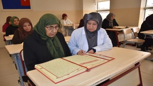 ŞAHİNBEY BELEDİYESİ TESİSLERİNDE KUR&rsquo;AN-I KERİM &Ouml;ĞRENDİ