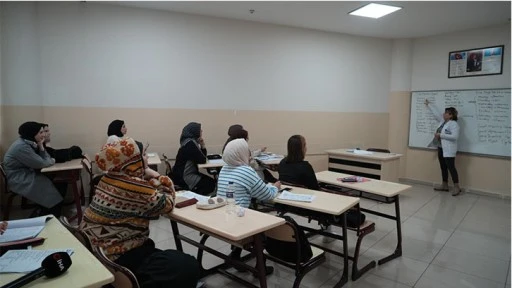 ŞAHİNBEYLİ KADINLAR İNGİLİZCE ÖĞRENİYOR