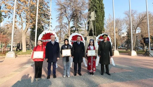 BAŞKAN TAHMAZOĞLU DESTANSI M&Uuml;CADELENİN KAHRAMANLARINI ANDI