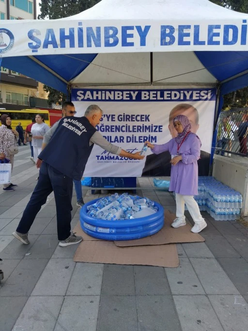 ŞAHİNBEY BELEDİYESİ ÖĞRENCİLERİ YALNIZ BIRAKMADI