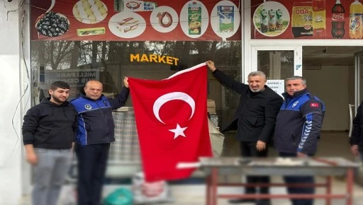 BAŞKAN G&Uuml;ZEL; KARKAMIŞ'I AY YILDIZLI BAYRAKLARLA DONATTI