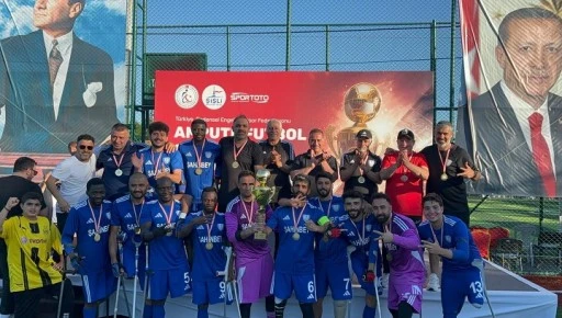 ŞAHİNBEY AMPUTE&rsquo;DEN TARİHİ BAŞARI: 3 KUPA BİRDEN
