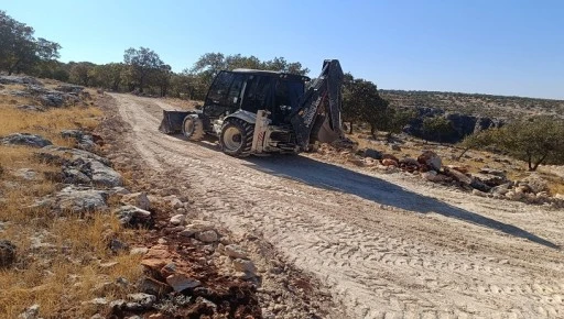 Nizip Belediyesi, kırsal mahallelerdeki yolları düzenliyor