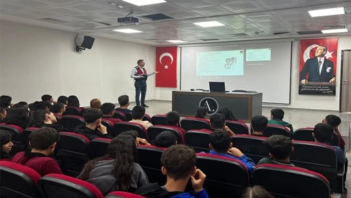 NİZİP İL&Ccedil;E JANDARMA'DAN &Ouml;ĞRENCİLERE SOSYAL MEDYA G&Uuml;VENLİK EĞİTİMİ 