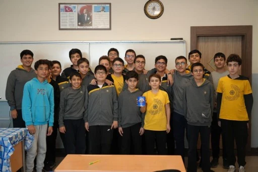&Ouml;ğrencilerden Gazze'ye anlamlı destek: Har&ccedil;lıklarını bağışladılar