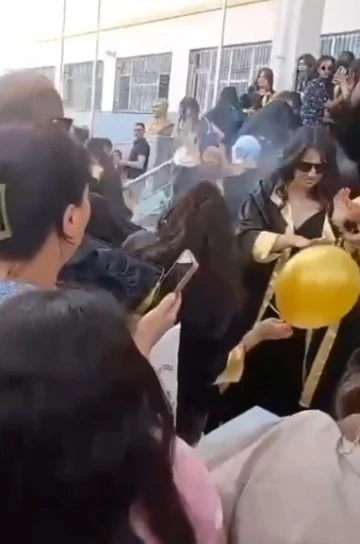 Okuldaki mezuniyet kutlamasında helyum gazlı balon patladı: 8 yaralı