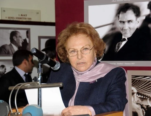 &Ouml;mr&uuml;n&uuml; eğitim ve kadınlara adamış Cumhuriyet &Ccedil;ınarı N&uuml;ket Ersoy vefat etti