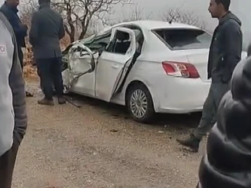 otomobil ile halk otobüsü çarpıştı: 5 yaralı