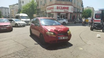 OTOMOBİL İLE MOTOSİKLET ÇARPIŞTI:1 YARALI