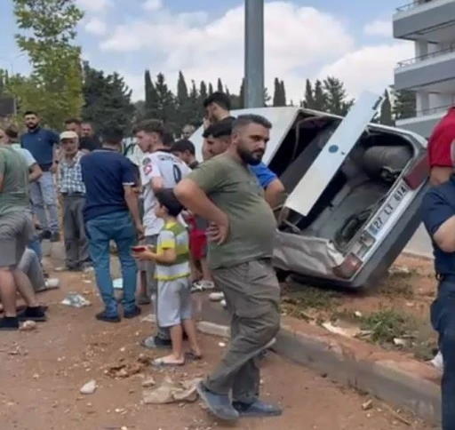 Otomobil ref&uuml;jdeki aydınlatma direğine &ccedil;arptı: 1 yaralı