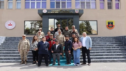 ÖZEL GENÇLERDEN JANDARMAYA ÖZEL ZİYARET