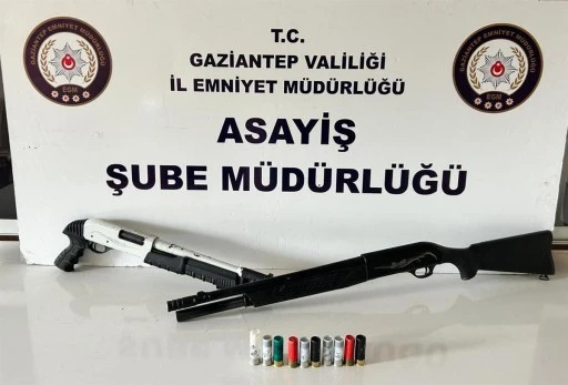 Parkta havaya ateş a&ccedil;an 2 ş&uuml;pheli yakalandı