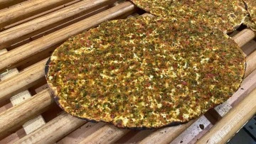 Ramazan ayında da vazgeçilmeyen lezzeti 'lahmacun'