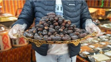 Ramazan ayının vazgeçilmezi hurma tezgaha indi