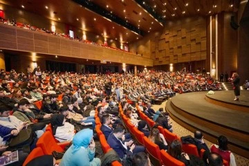 Şahin, deprem zirvesinde deprem anma ve eğitim müzesi projesini anlattı