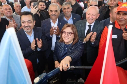 Şahin Nizipli &ccedil;ift&ccedil;ilerle mazot desteği i&ccedil;in bir araya geldi