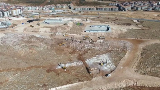 Şahinbey Belediyesi'nin 10 bin sosyal konut projesinde ilk etabı hızla y&uuml;kseliyor