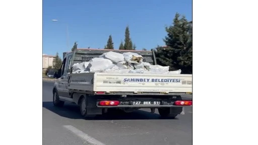 Şahinbey'de budanan ağaçlar ihtiyaç sahiplerine yakacak oluyor