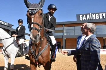 Şahinbey'de engel atlama teşvik müsabakaları tamamlandı