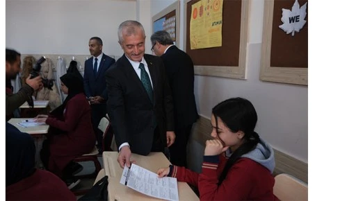 Şahinbey'de umre &ouml;d&uuml;ll&uuml; kitap okuma yarışmasının 8'incisi d&uuml;zenlendi