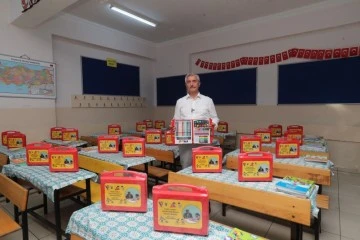 Şahinbey den öğrencilere boyama seti