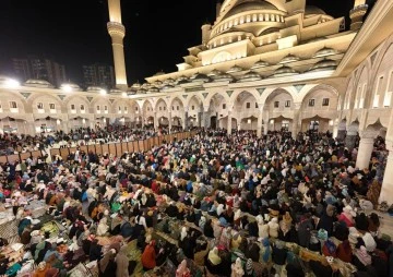  Şahinbey Millet Cami doldu taştı