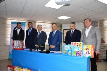 Şahinbey öğrencilere 140 bin adet hediye seti dağıttı