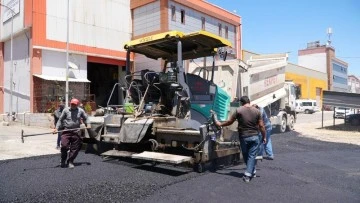 Sanayi Mahallesi’ndeki yeni yollar asfaltlanıyor