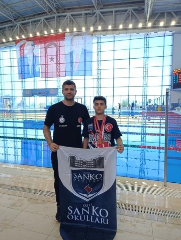 SANKO Okulları öğrencisi yüzmede Türkiye üçüncüsü oldu