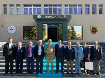ŞEHİT VE GAZİ DERNEKLERİ GAZİANTEP İL JANDARMA KOMUTANINI MAKAMINDA ZİYARET ETTİ 