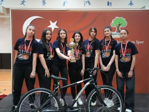 Şehitkamil'de başarılı sporcular ödüllendirildi