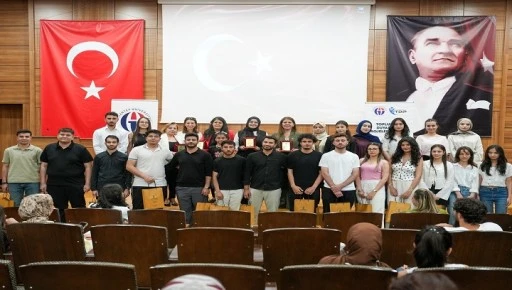 ŞEHİTKAMİL&rsquo;DE KENT G&Ouml;N&Uuml;LL&Uuml;LERİ PROJESİ&rsquo;NDE MEZUNİYET COŞKUSU  BİN 825 KİŞİ EĞİTİMLE BULUŞTU