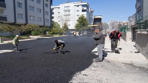 ŞEHİTKAMİL'DE YOLLAR YENİLENİYOR