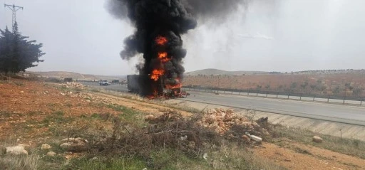 Seyir halindeki tır alev topuna döndü