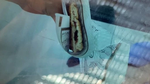 skandal: Kantinci Kur'an-ı Kerim sayfalarını tost kağıdı yaptı