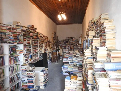 Sokaklardan toplanan kitaplar yeniden hayat buluyor